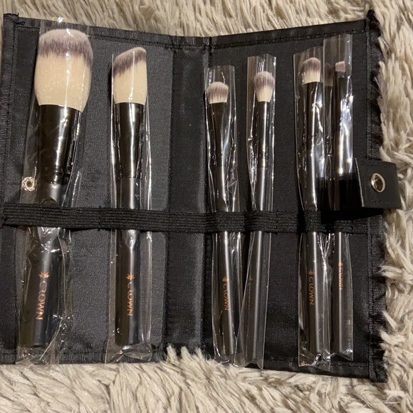 Brand new Crown makeup brushes $30 - Picture 2 of 2